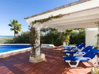 Villa Flores 페고 호텔