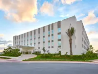 City Express Plus by Marriott Cancún Aeropuerto Riviera Hotels near Cancún International Airport