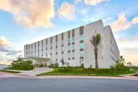 City Express Plus by Marriott Cancún Aeropuerto Riviera - 3-Star