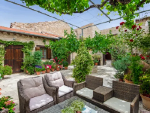 Arsorama Sweet Studio Apt w Shared Patio Hotels in Arsos