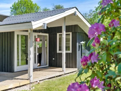 "Aldina" - 1.6km from the Sea Hoteles cerca de Skoven (tanghus)