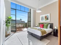 Lovely Bright Apt with Pool and Gym by Zodiak Stays Hotels near Britomart Station