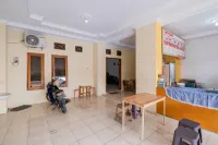 RedDoorz Syariah at Danau Maninjau Sawojajar Hotel a Kedungkandang