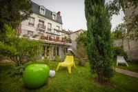 Le Jardin des Toiles. Hôtels à : Triel-sur-Seine