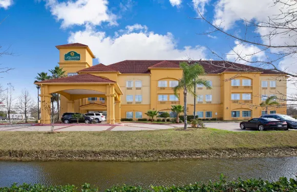 皮爾蘭拉昆塔温德姆套房酒店