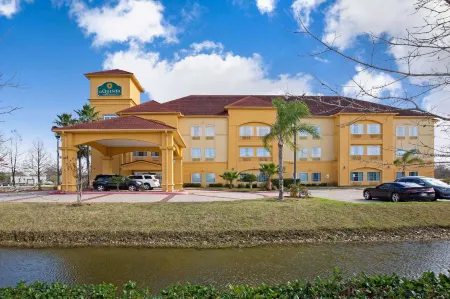 La Quinta Inn & Suites by Wyndham Pearland - Houston South Отели в г. Перлэнд