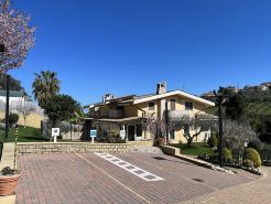 Peperosa in collina B&B