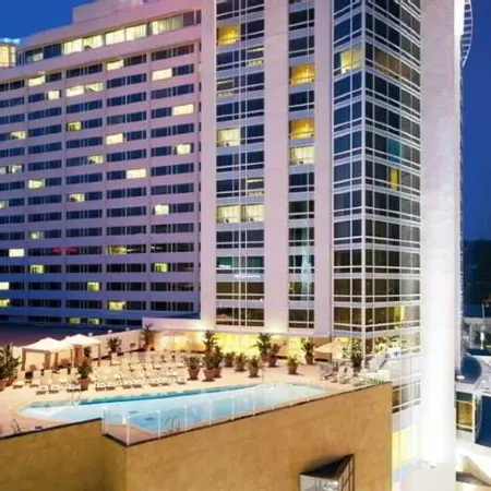 Loews Hollywood Hotel Отели рядом с достопримечательностью «Перекресток Голливуд и Вайн»