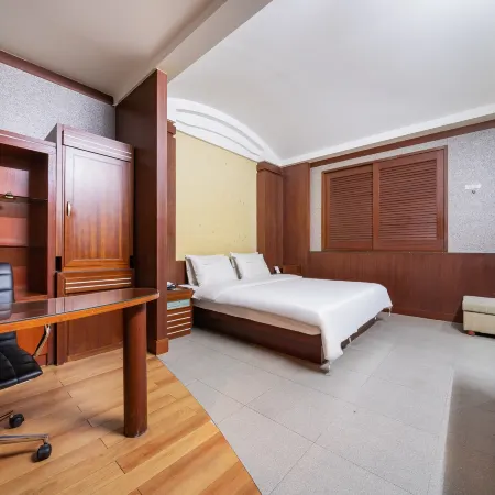 Luxury Hotel