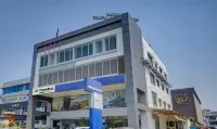 Treebo Grand Lotus - 3 km from Textile Market Hotels near Times Square