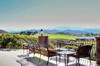 Embassy Suites by Hilton Temecula Valley Wine Country Hotels in der Nähe von Pennypickle's Workshop - Temecula Children's Museum