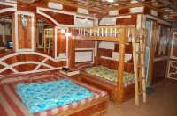 Hotel Gulmarg Regency - Bãi đậu xe