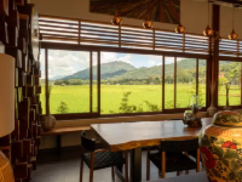 聖泰託拉哈酒店 北托拉查縣酒店