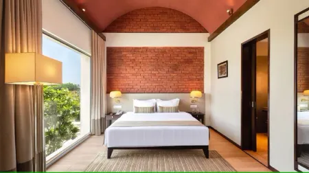 Marasa Sarovar Premiere, Bodhgaya Отели рядом с достопримечательностью «Statue of Buddha in Bodhgaya»