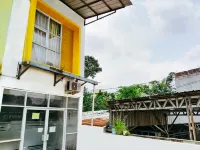 Eleven Guest House Syariah Hotels in North Bogor