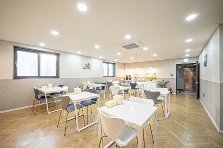 H Avenue Gyeongju Bulkuk Temple Отели рядом с достопримечательностью «Гробница Вонсон-вана в Кёнджу»