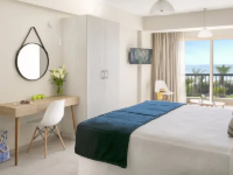 Louis Paphos Breeze Hotels in Chloraka