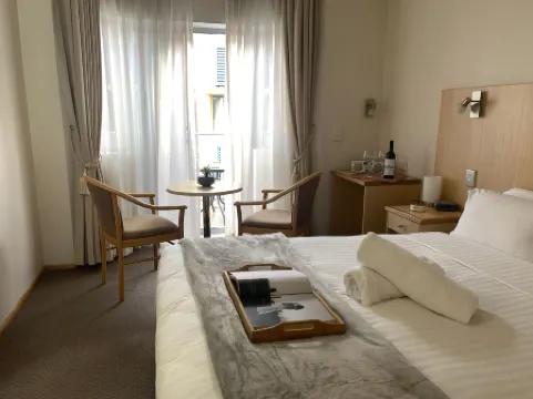 艾思考特機場旅館