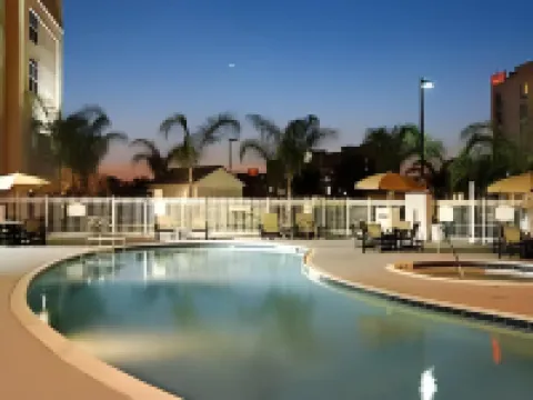 奧蘭多機場居家酒店