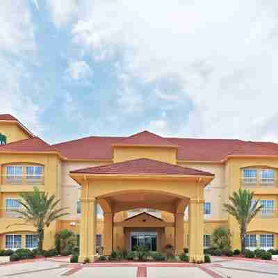 La Quinta Inn & Suites by Wyndham Bay City Hotel Exterior