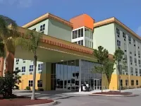 Allure Suites of Fort Myers Hotel dekat Fort Myers