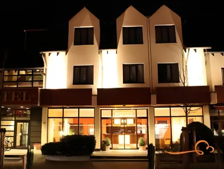 Akzent Hotel Jonathan Отели рядом с достопримечательностью «Hedwig-Schule»