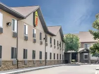 Super 8 by Wyndham Redding Hotels in Redding