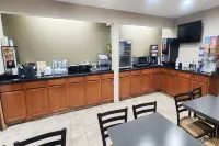 Super 8 by Wyndham Newton - breakfast