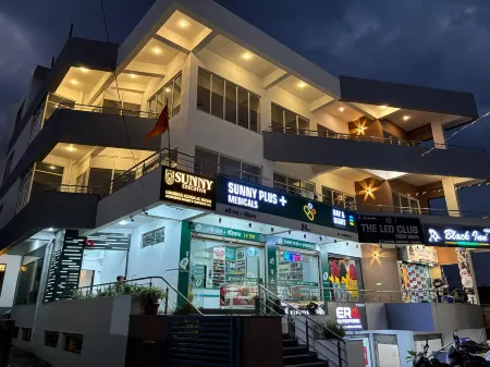 Sunny Executive Отели в г. Сатара