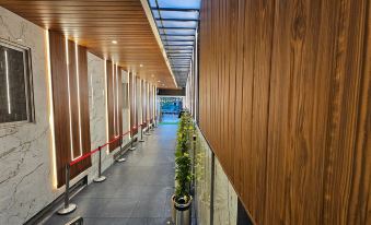 Emerald Urban Comforts