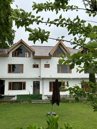 Nigeen Lake View Resort