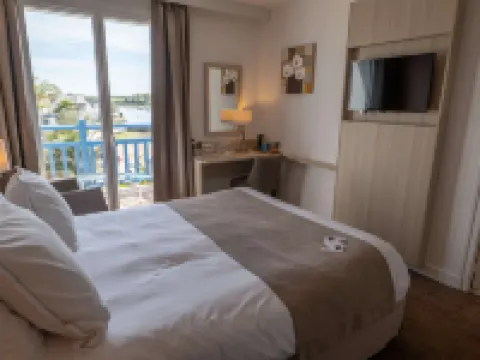 Best Western Plus le Roof バンヌのホテル