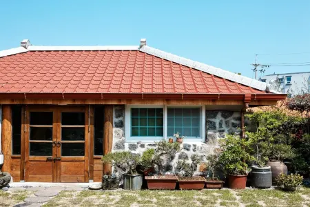 Jeju Ianjae Pension Отели рядом с достопримечательностью «Остров Удо»