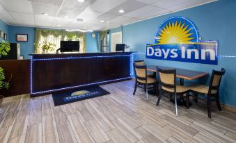 Days Inn by Wyndham Queensbury/Lake George