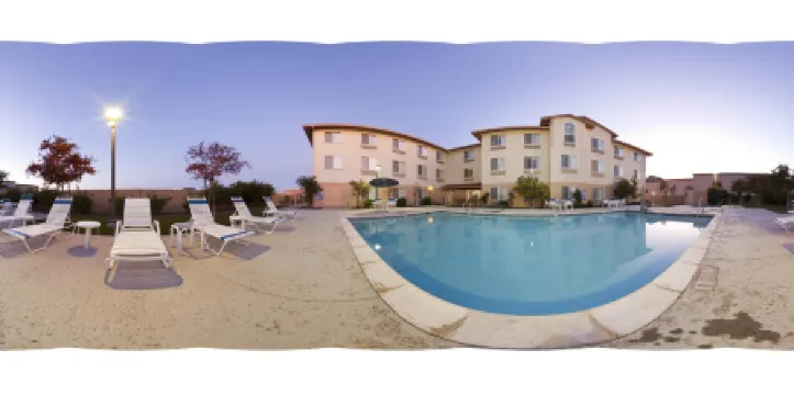 Holiday Inn Express & Suites MANTECA CITY CENTER by IHG