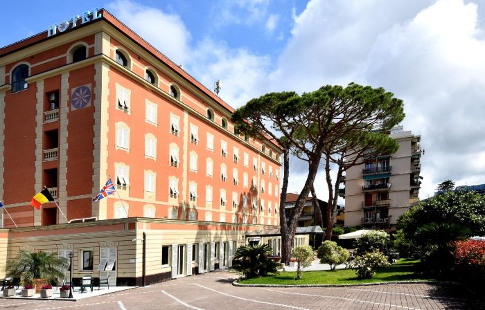 Hotel Sud Est by Fam Rossetti