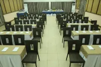 Camayan Beach Resort فنادق في مورونغ