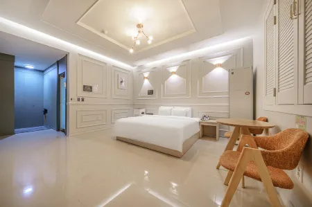 Hotel Yaja Damyangjum (Main Building)