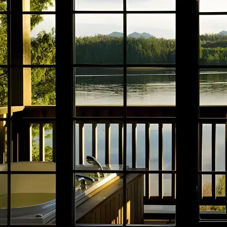 Waters Edge Shoreside Suites