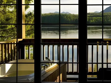 Waters Edge Shoreside Suites