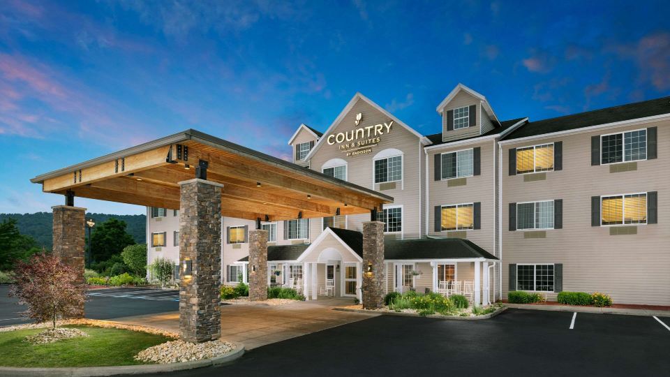 Country Inn & Suites by Radisson, Big Flats (Elmira), NY