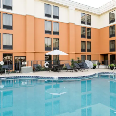 Comfort Inn & Suites Newark - Wilmington