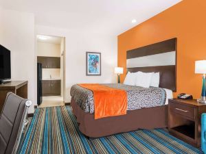 Days Inn & Suites by Wyndham Katy