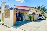RedDoorz @ Shine Guest House Tebing Tinggi Hotel dekat Pantai Romantis