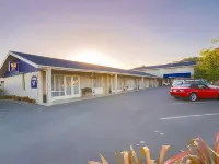 AAA Thames Court Motel Hotels in 