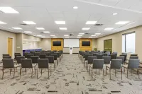 Clarion Lakeside Inn & Conference Centre فنادق في كينورا