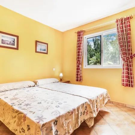 Apartment Near the Beach, Big Terrace with Nice Sea Views, Wifi and Parking.