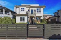 Sunset Serenity by Avantstay Rooftop w/ Hot Tub & Fire Pit, 3 Blocks to Beach!