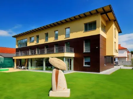 Hotel Villa Bianca Отели рядом с достопримечательностью «The Synagoge of Liptovsky Mikulas»