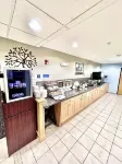 Microtel Inn & Suites by Wyndham Tomah - breakfast